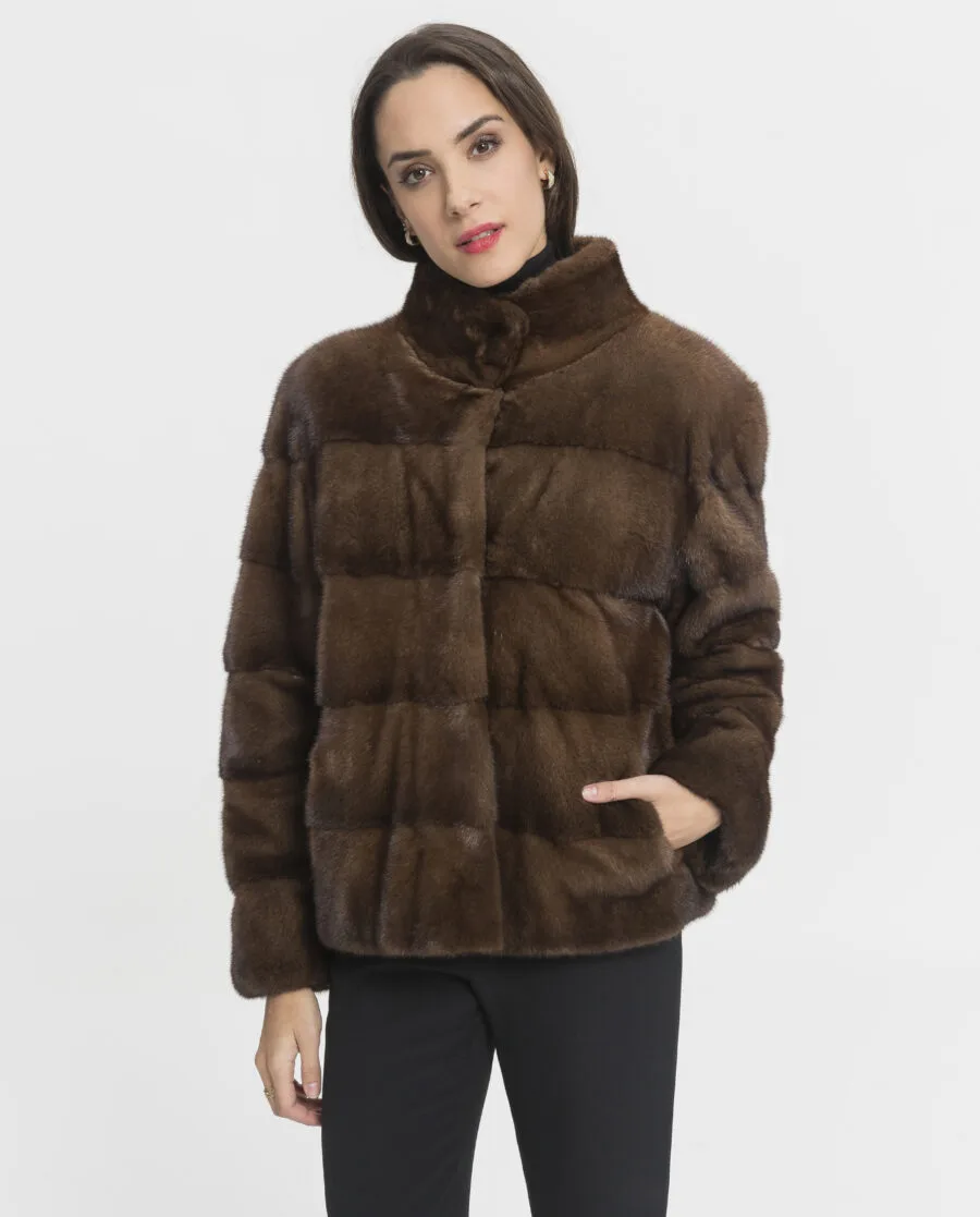 Chaquetón de visón marrón para mujer con lomos horizontales marca De la Roca