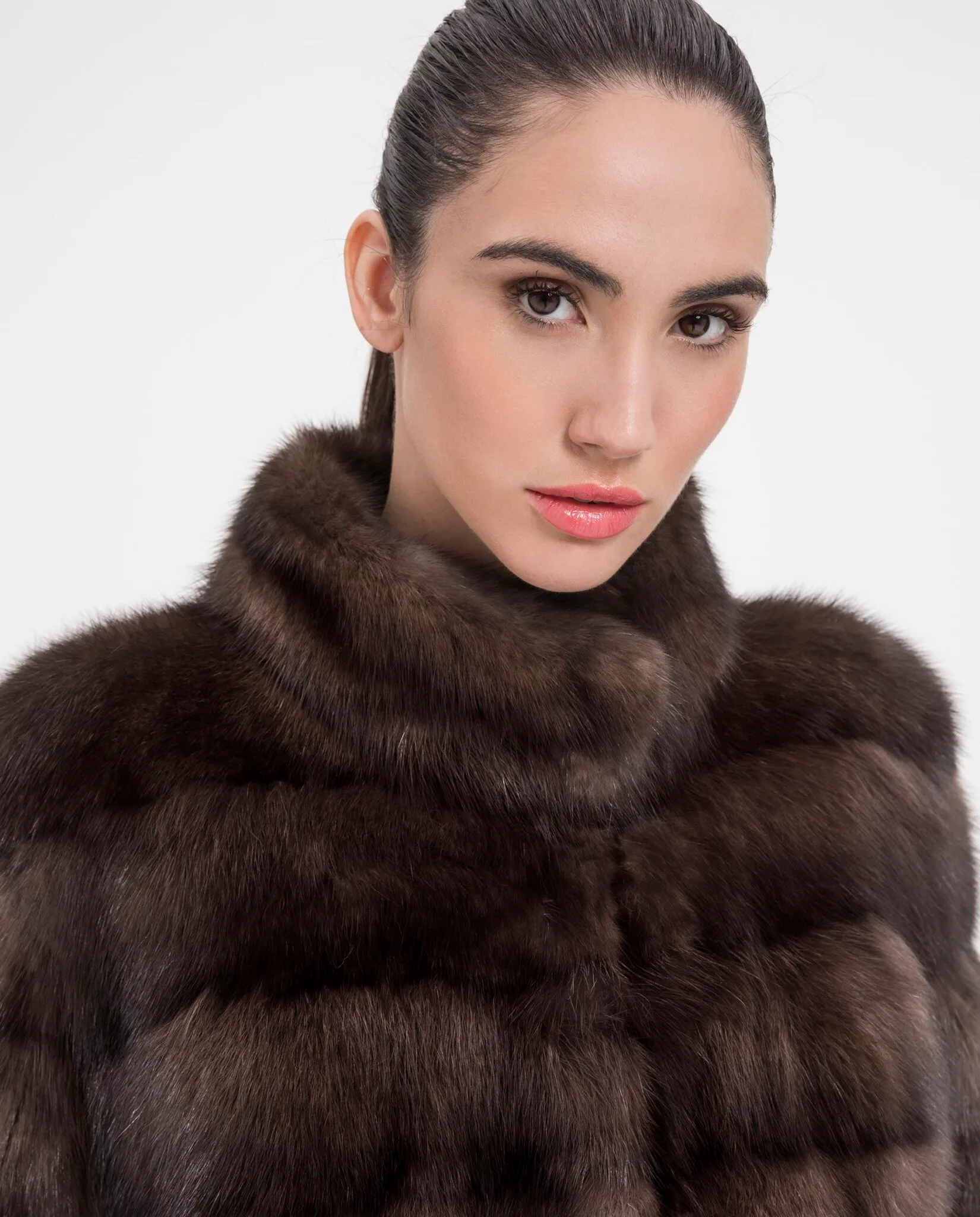 Chaqueta de mujer De la Roca de martas rusas en color natural con lomos horizontales