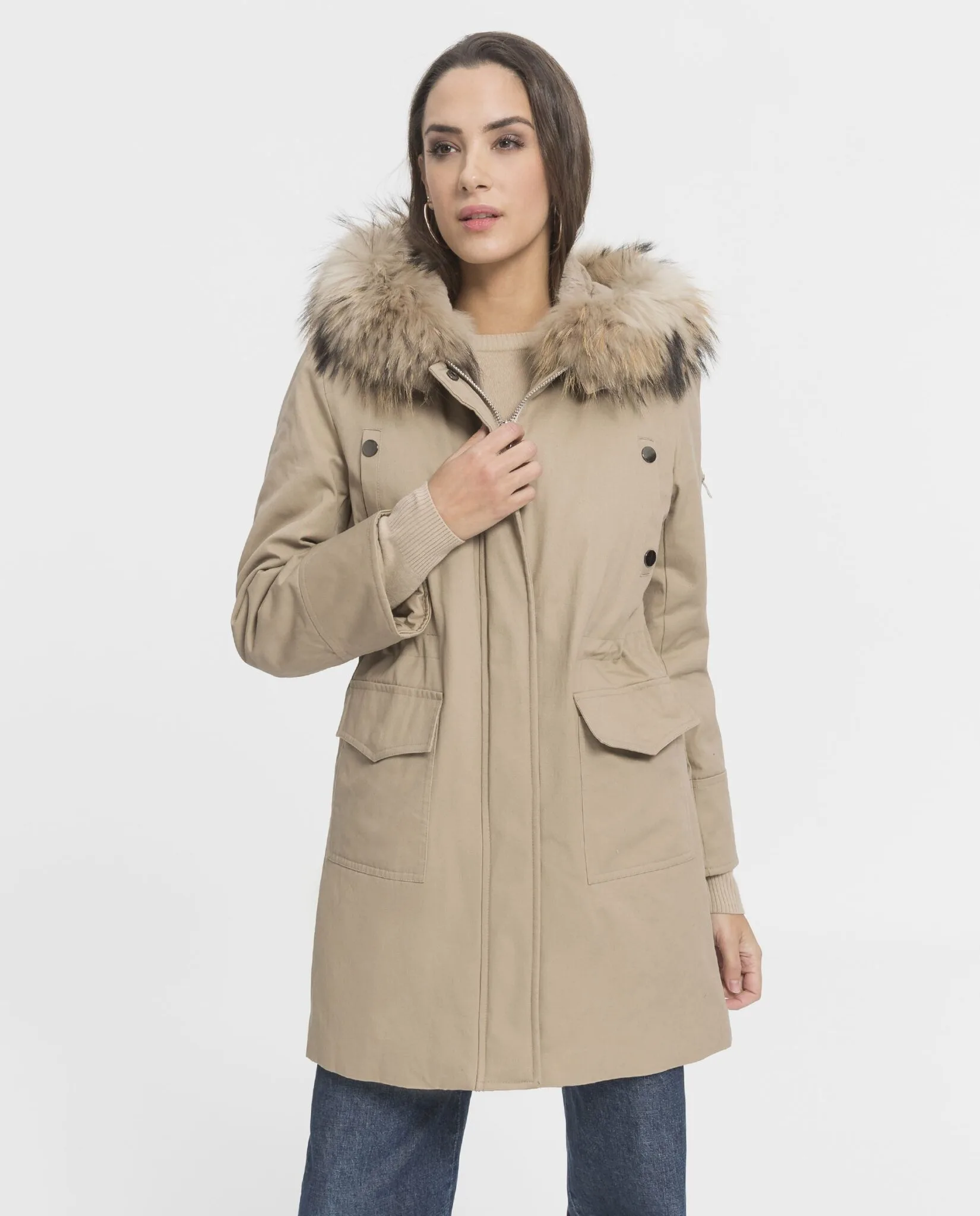 Parka de mujer color beige con capucha de zorro