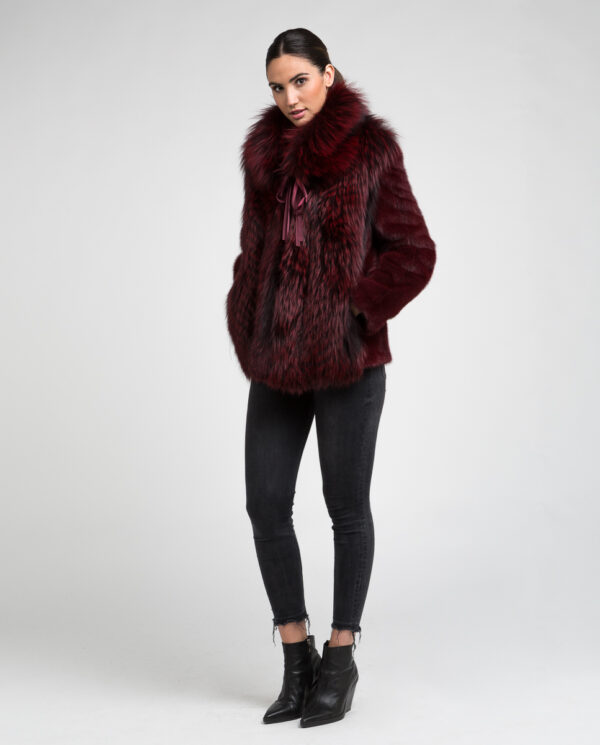 Chaqueta de pelo de visón y zorro en color burgundy para mujer marca De la Roca abrigo de visón rojo
