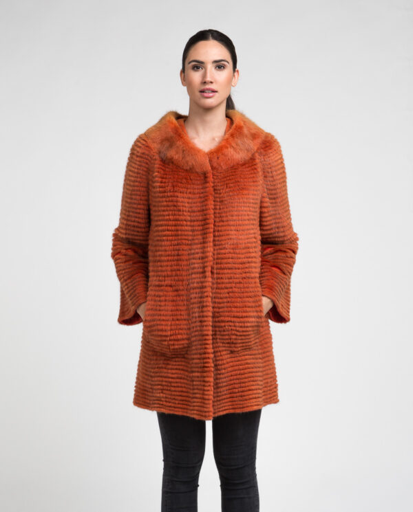 Abrigo de pelo de rat musket en color naranja para mujer y forro de punto marca De la Roca