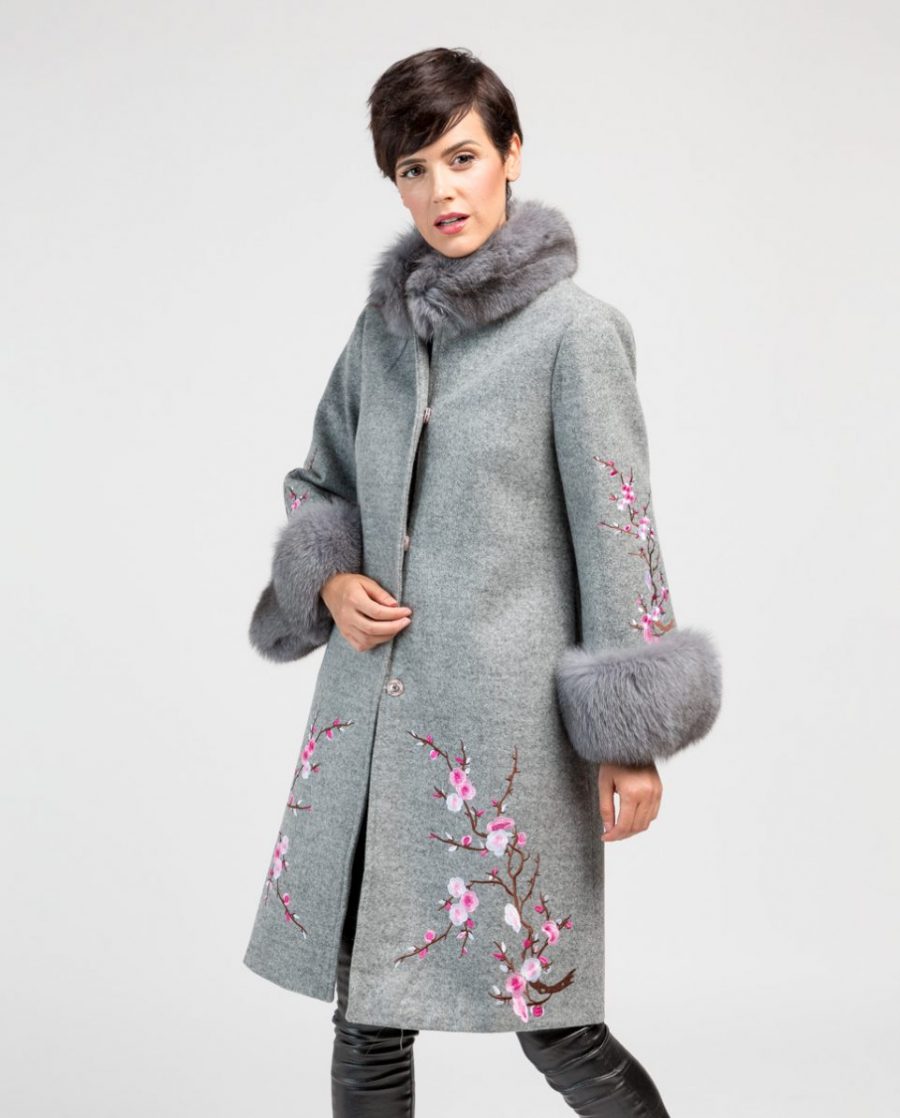 Abrigo de paño de mujer en tejido cashmere con detalles de zorro