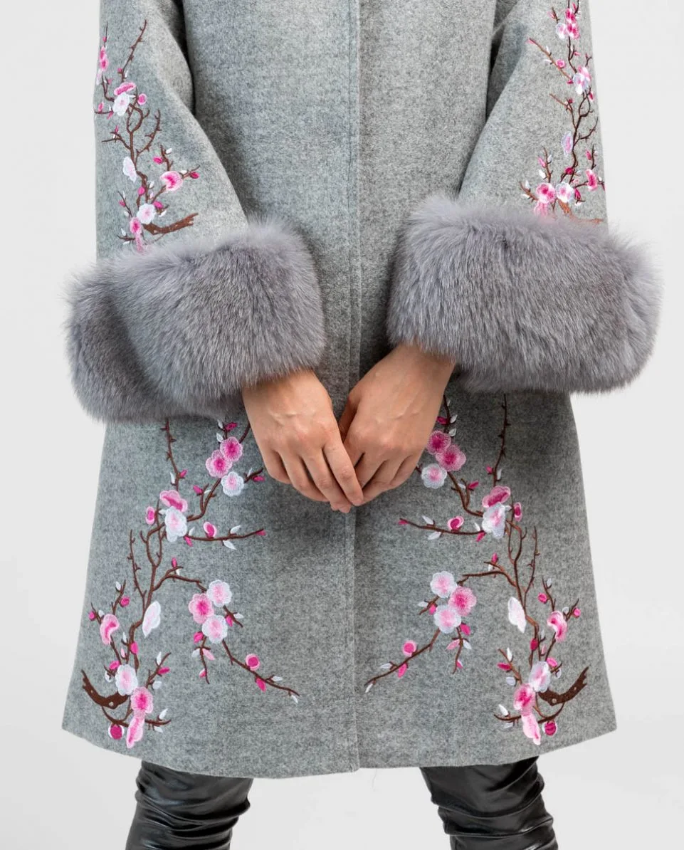 Abrigo de paño de mujer en tejido cashmere con detalles de zorro - Imagen 3