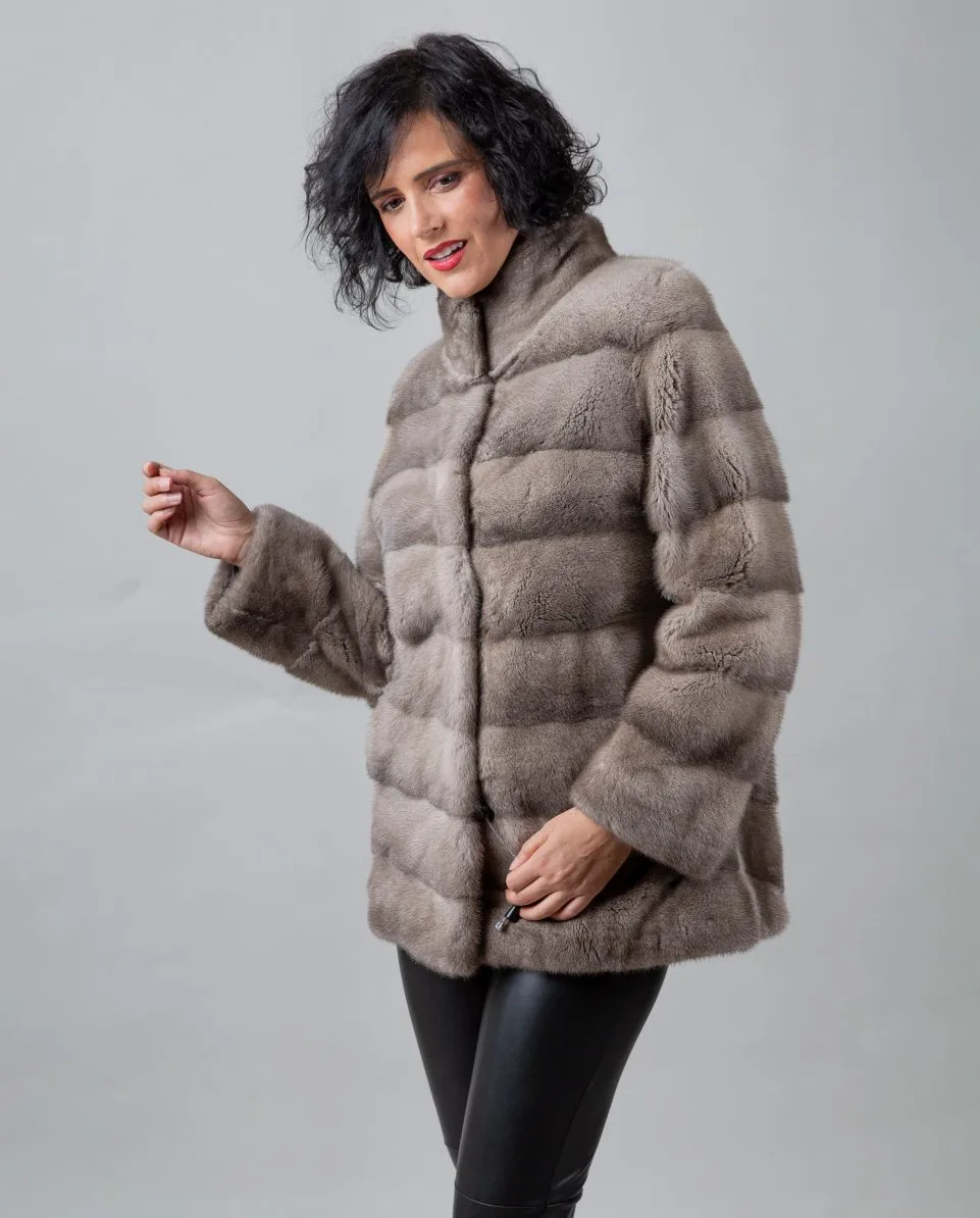 Chaqueta de pelo de mujer de visón con la espalda diagonal