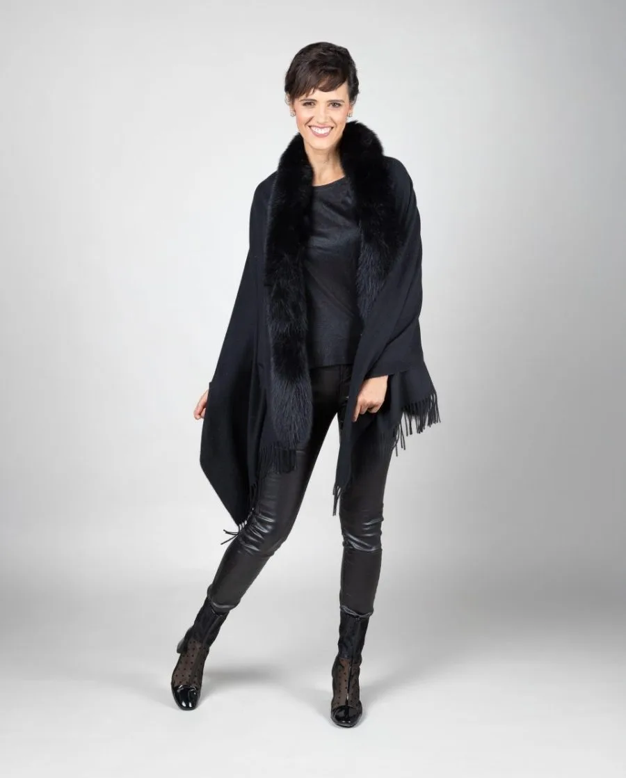 Capa de mujer de lana con ribete de zorro