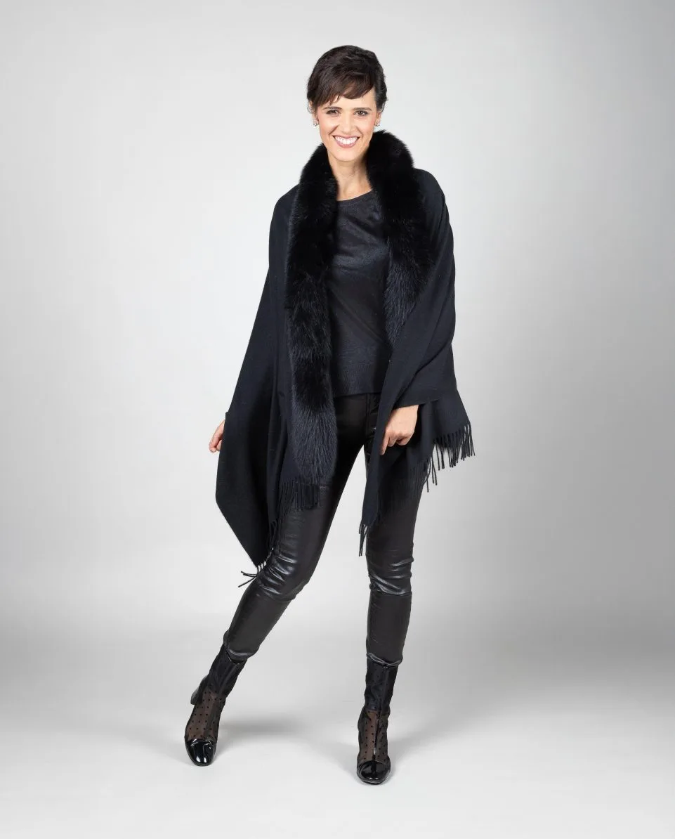 Capa de mujer de lana con ribete de zorro