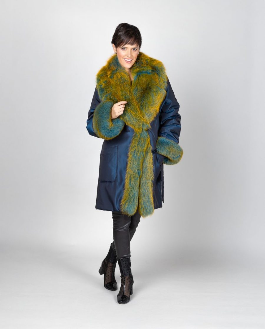 Gabardina larga de mujer boatada en color azul aléctrico