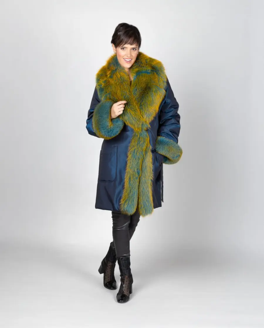 Gabardina larga de mujer boatada en color azul aléctrico