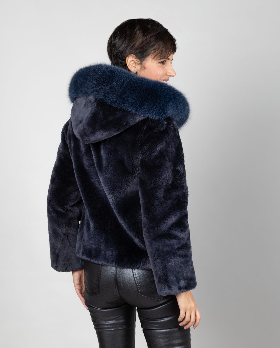 Cazadora de mujer de pelo de castor con capucha - Imagen 5