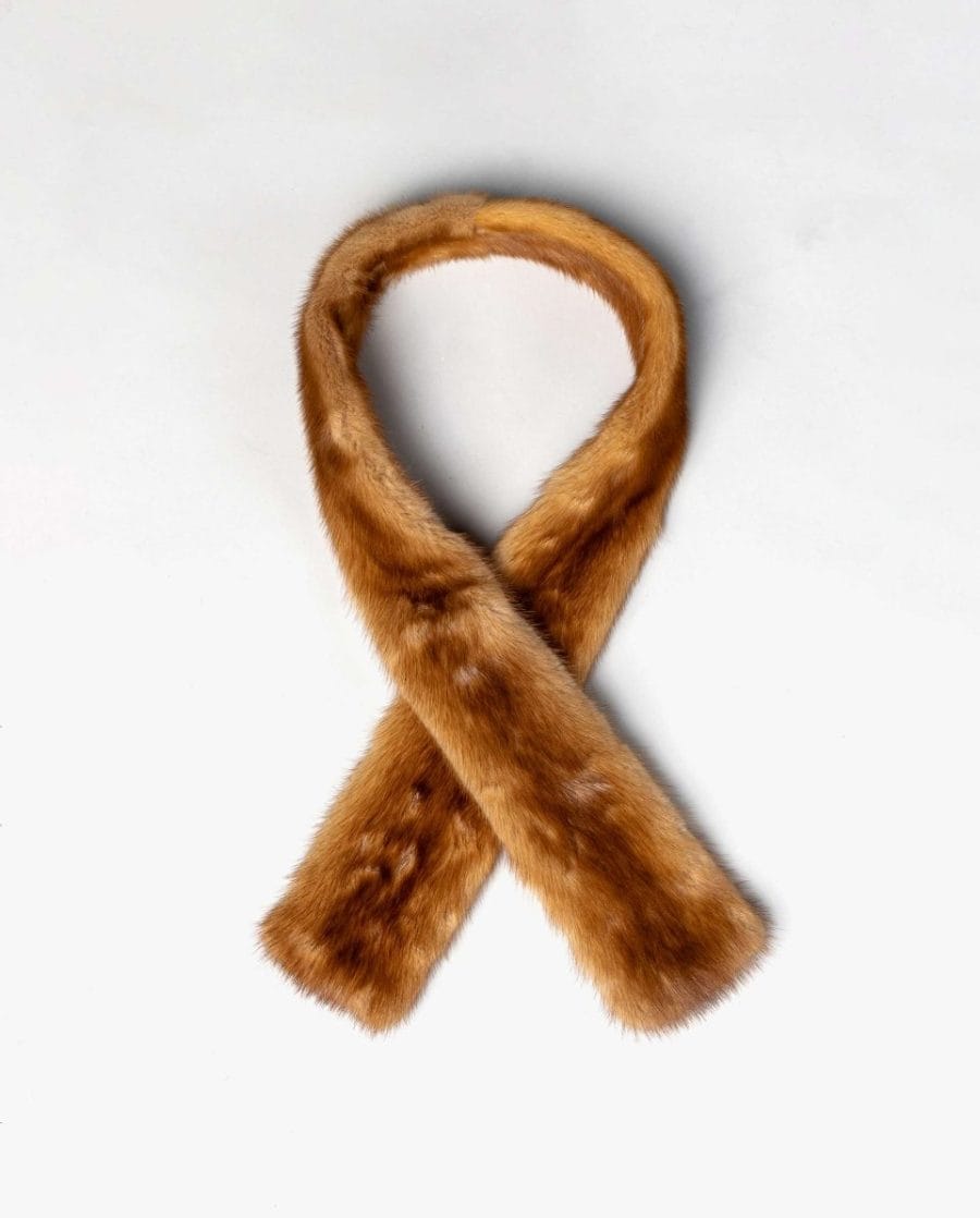 Bufanda de pelo de visón con ojal para ceñir al cuello