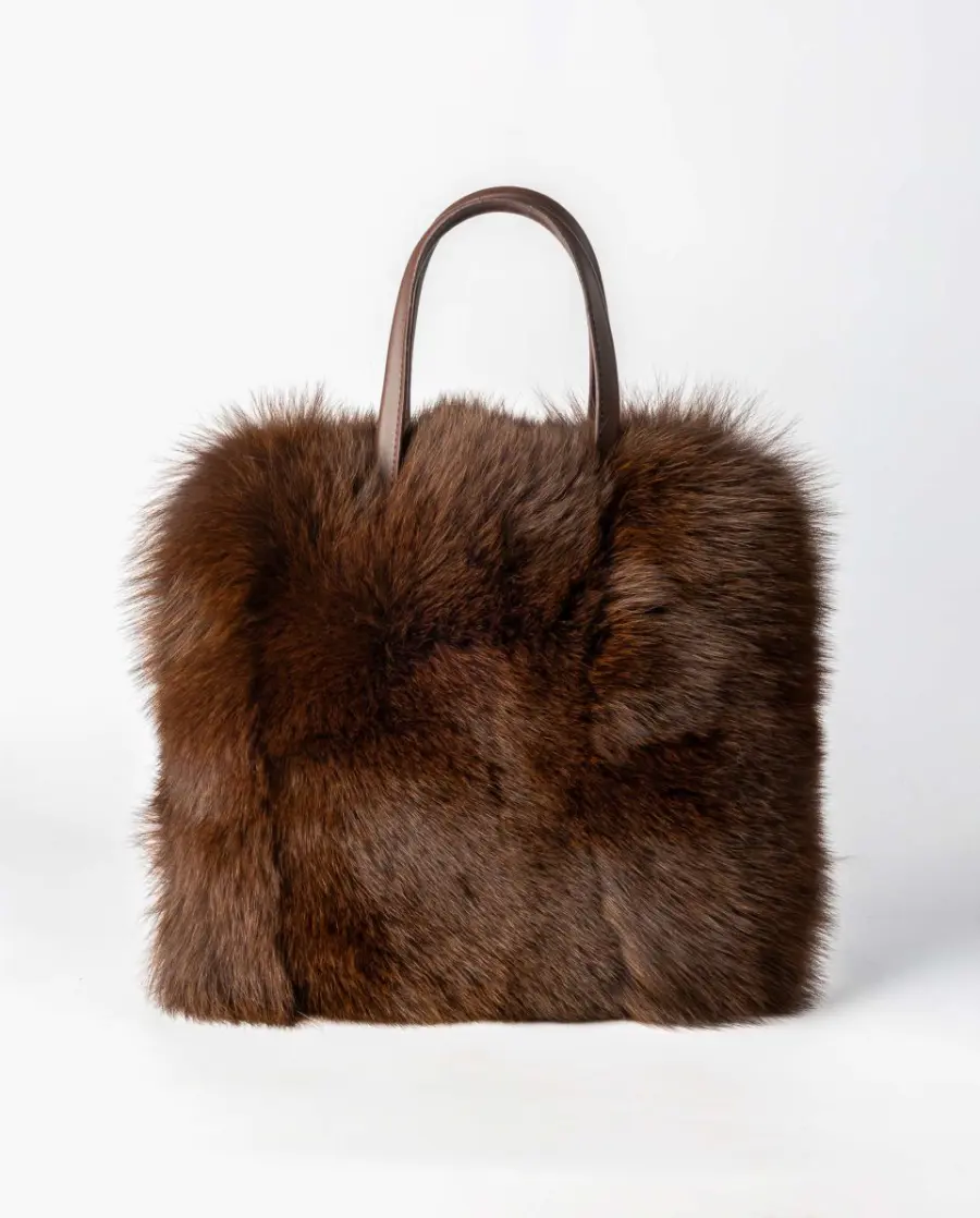 Bolso de pelo de zorro con asas de cuero