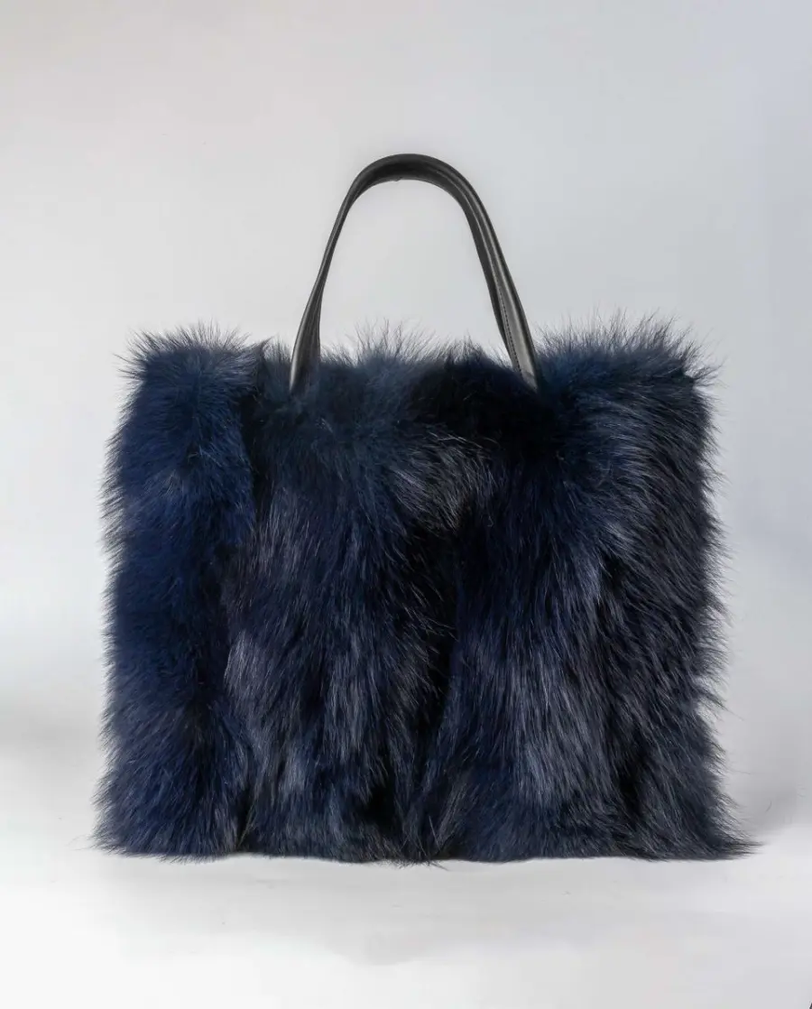 Bolso de pelo de zorro y napa con asa bandolera