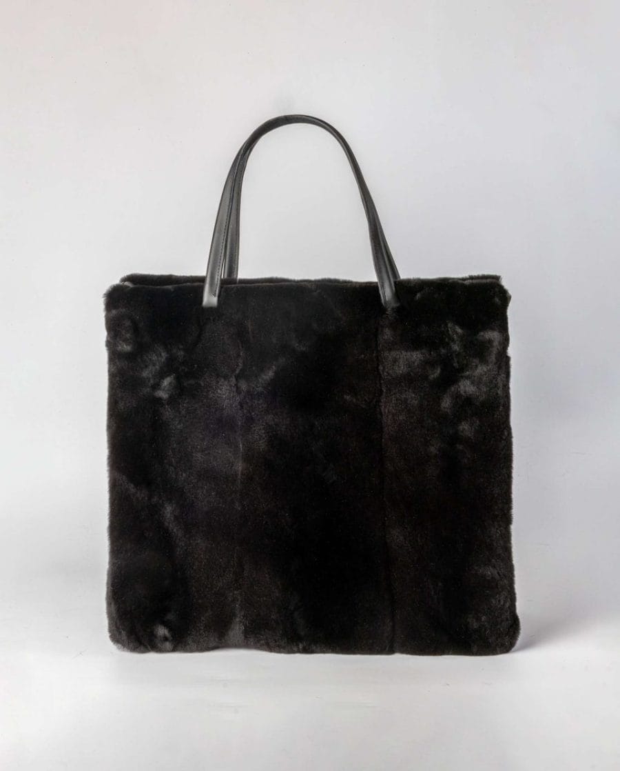 Bolso de pelo de visón y napa rasado con asa bandolera
