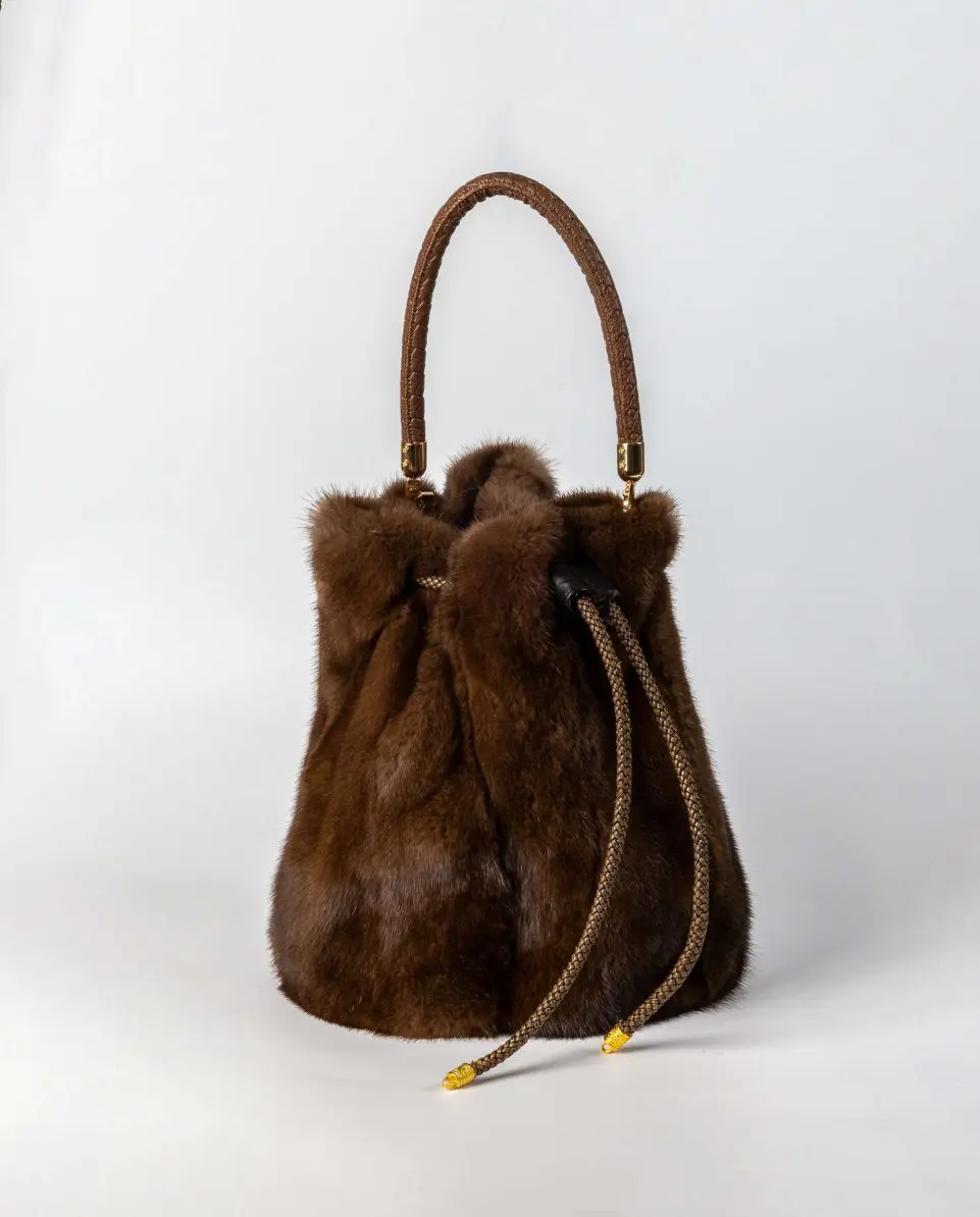 Bolso de pelo de visón con asa bandolera