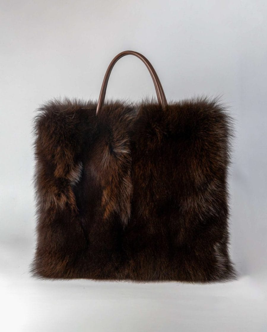 Bolso de pelo de zorro y napa con asa bandolera