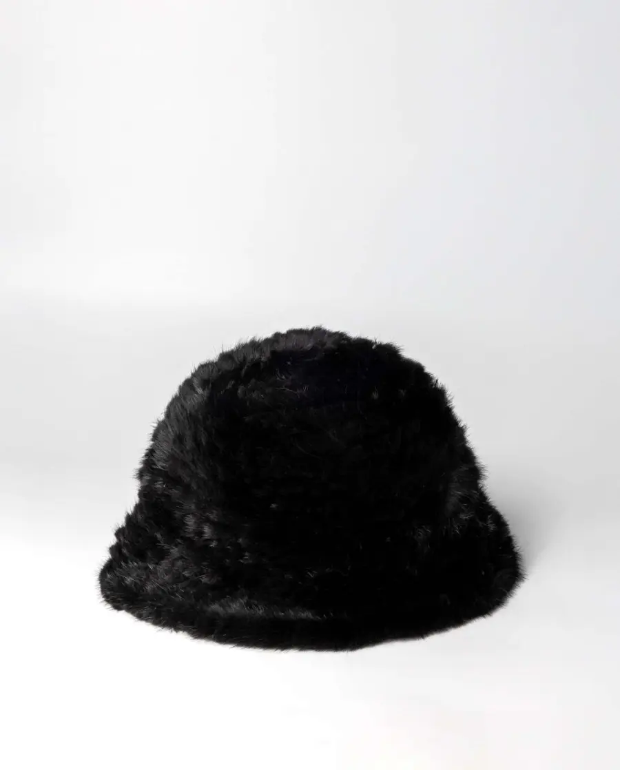 Gorro de pelo de visón tricotado con ala en el perímetro